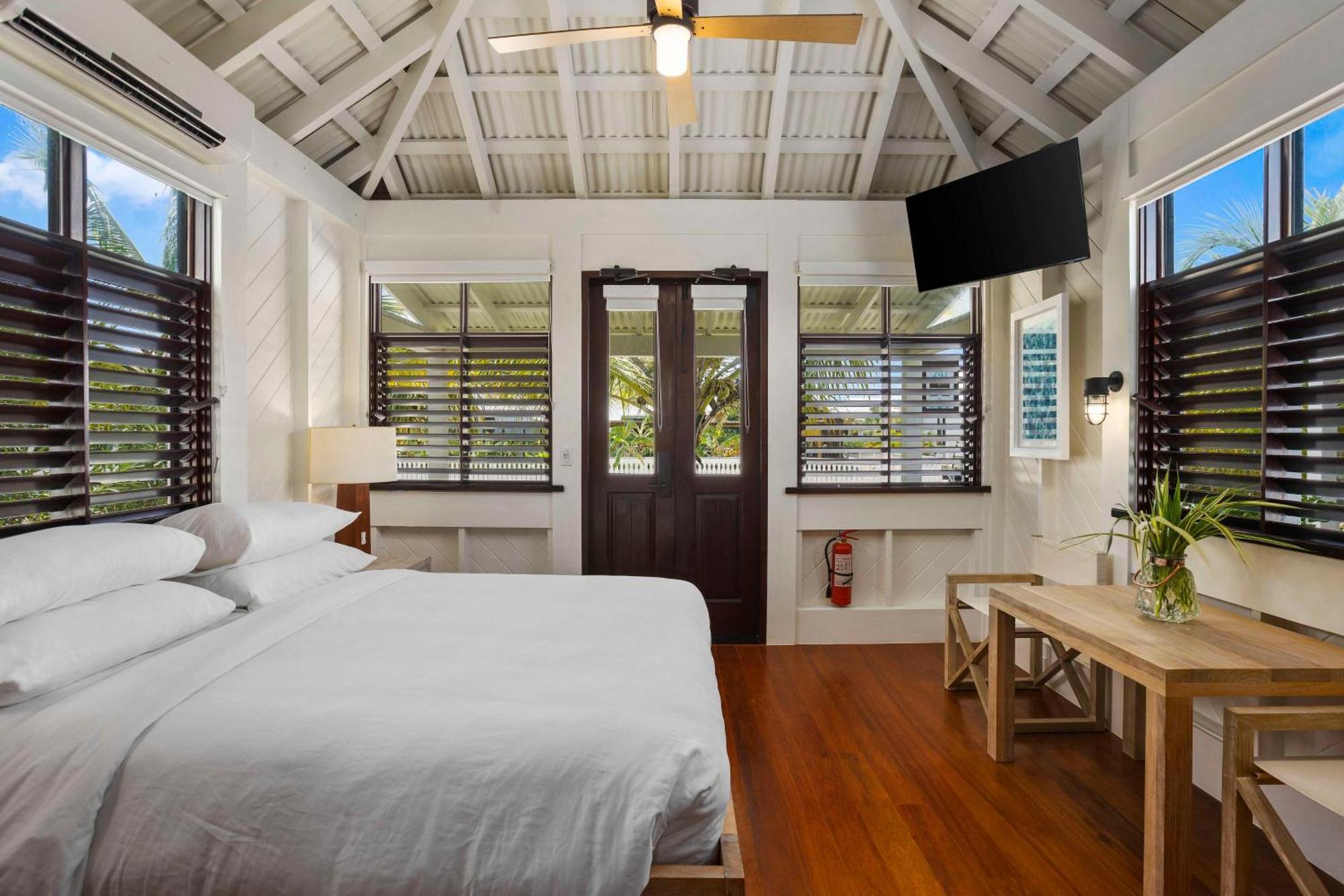 Mahogany Bay Resort And Beach Club, Curio Collection San Pedro  Εξωτερικό φωτογραφία